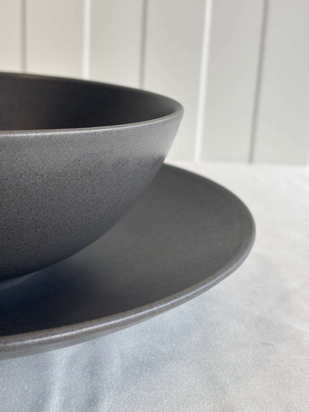 Set assiette plate et bol en céramique grès gris anthracite effet mat
